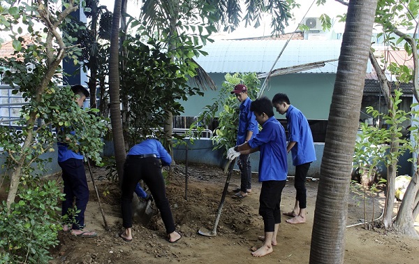 Công trình thanh niên – Lạc Hồng mãi xanh, lời tri ân của sinh viên Khoa Quản trị