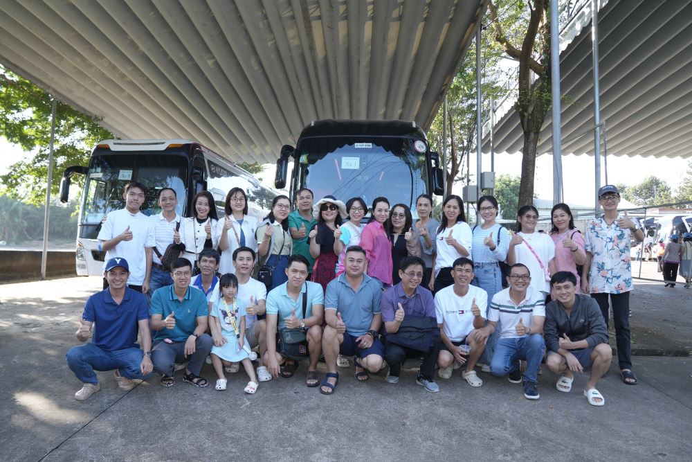 Hành trình tri ân ngày Nhà giáo của LHU tại Nha Trang