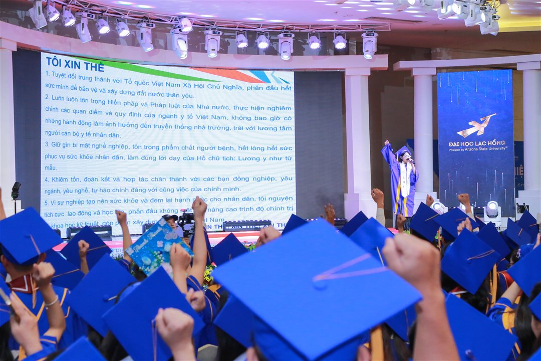 LHU vinh danh hơn 620 tân Khoa và lan tỏa yêu thương trong Lễ trao bằng tốt nghiệp 2025